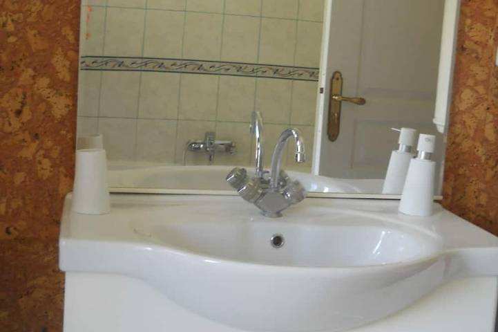 Ganze Wohnung, 10 minutes walk from the waterfall, bright apartment, pets welcome! in Saint-Laurent-le-Minier, Le Vigan und Umgebung