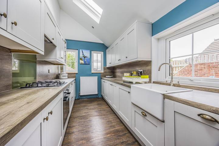 Number 2 Admiralty Cottages - Pass the Keys in Gosport, Hampshire