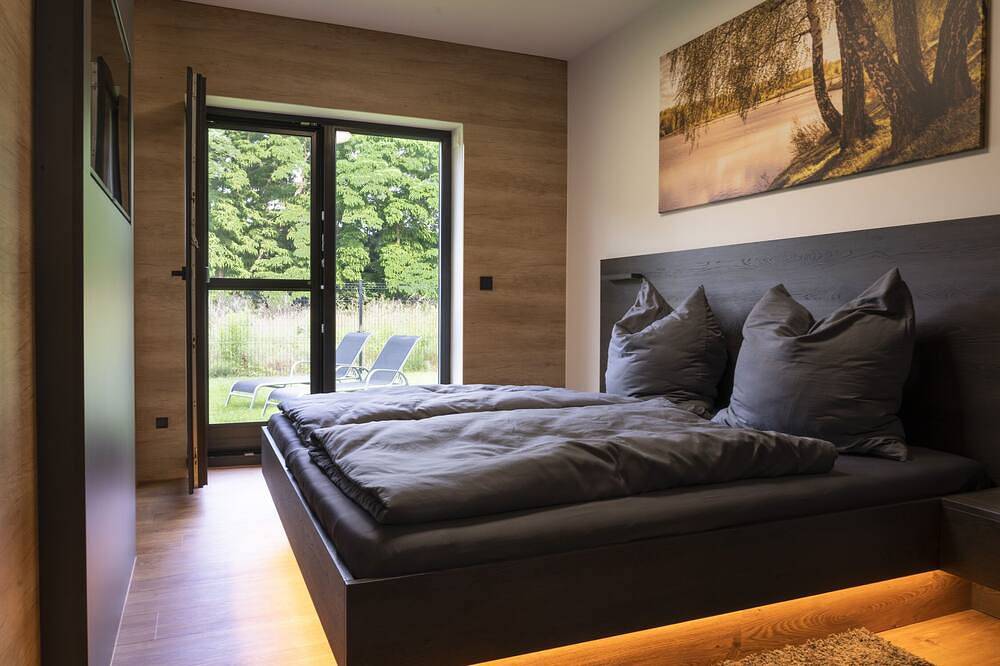 Traumhaus 6 Personen,150m²,Sauna,Wanne,Kamine,Terrassen,Garten,Grill,Sky Tv in Kahnsdorf, Neukieritzsch