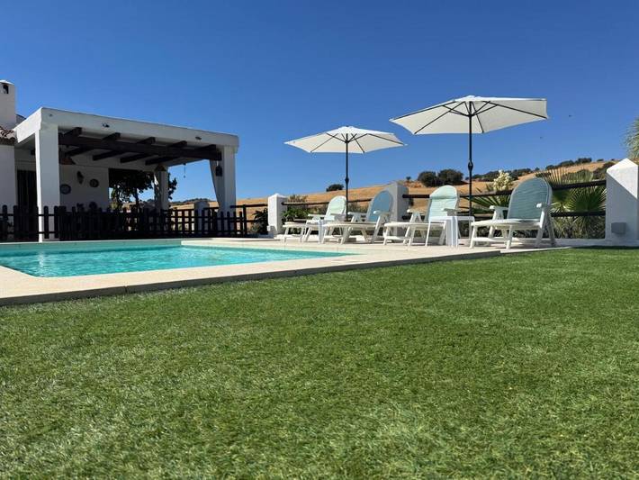 Casa de vacaciones para 10 personas, con vistas y piscina además de jardín y terraza - 1