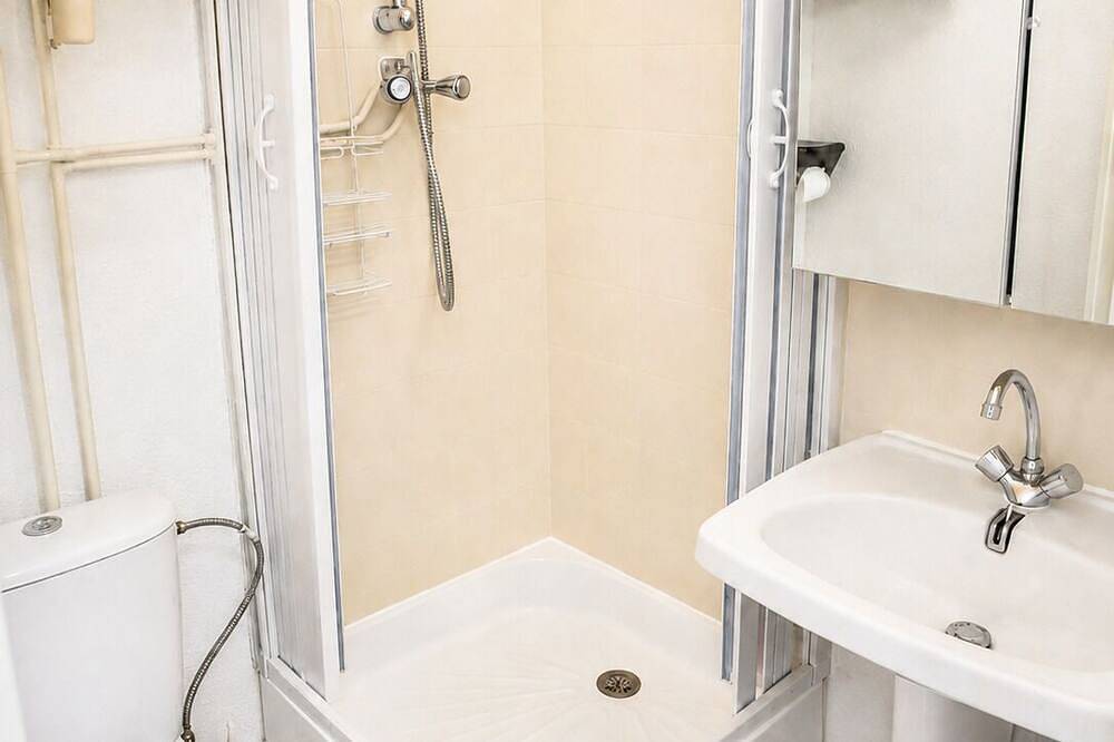 Ganze Wohnung, Air-conditioned studio with garden in Sanary Sur Mer in Sanary-sur-Mer, Mittelmeerküste (Frankreich)