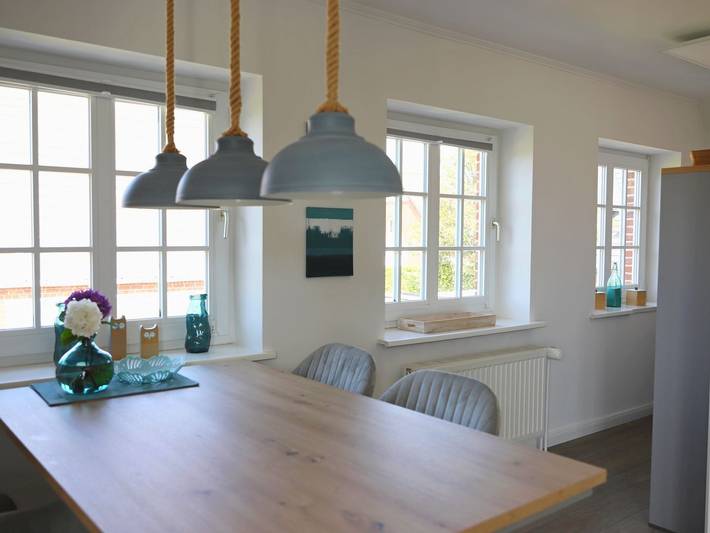 Ganze Wohnung, Renovierte, großzügige 2-Zimmer-Ferienwohnung in Westerland mit Balkon und Parkplatz in Westerland, Sylt (Gemeinde)