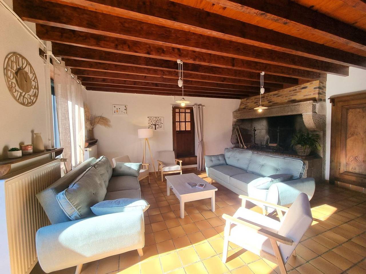 Encantadora casa con piscina interior climatizada, para 12/14 personas in Saint-Priest-la-Prugne, Región de Roanne