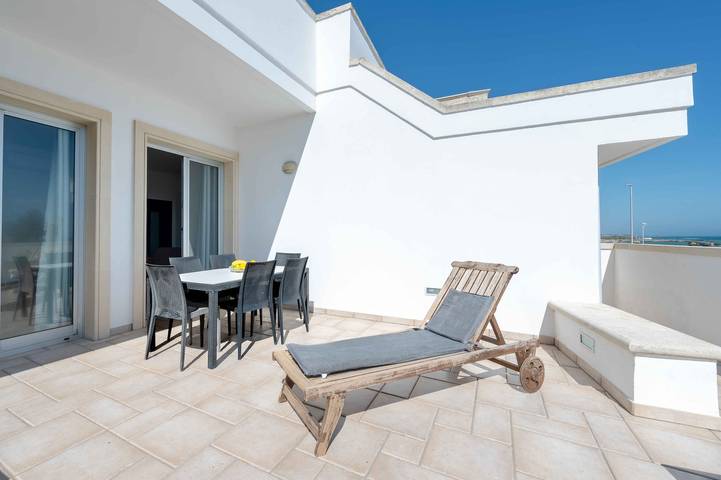 Hel lejlighed, Apartment 'Terrazza Sul Mare' with Sea View, Private Terrace and Air Conditioning in Terrazza Io Posso, Melendugno