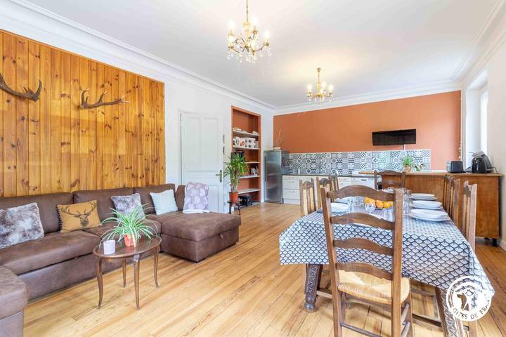 Gîte pour 13 personnes, avec terrasse