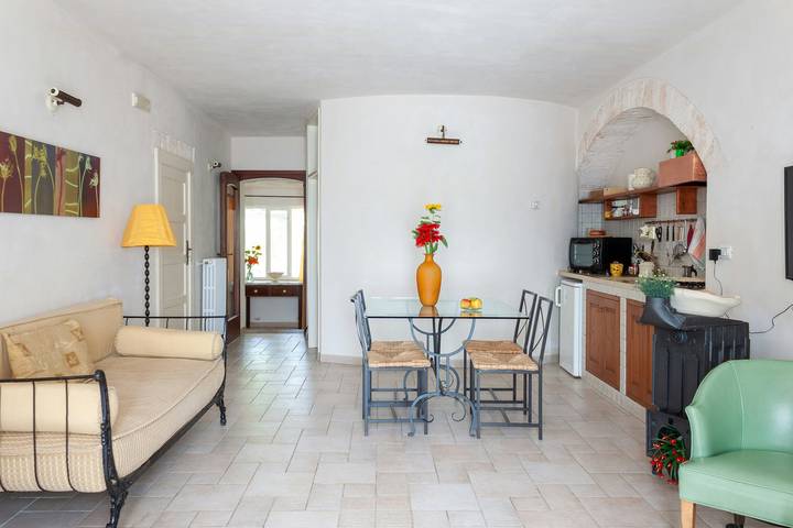 Casa tra i frutteti con jacuzzi a Cisternino in Cisternino, Salento