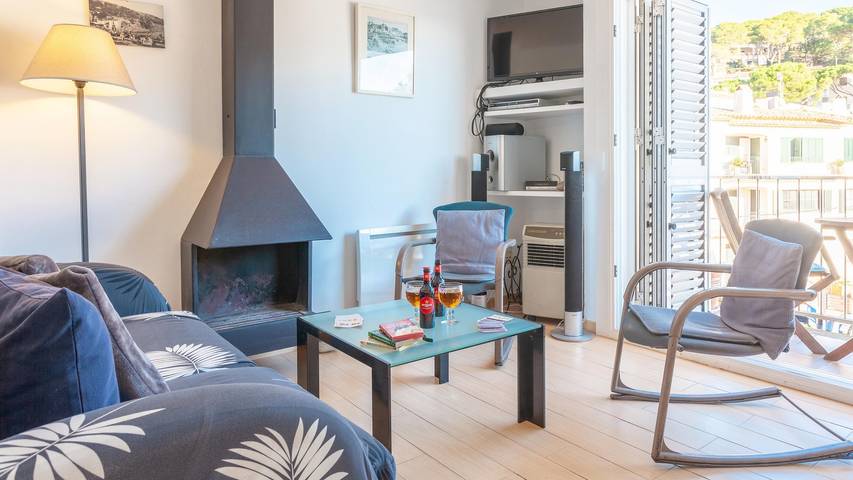 Ganze Wohnung, Sali 3 - Cozy apartment in just 50 mts from the beach in Platja de Tamariu (Palafrugell), Tamariu
