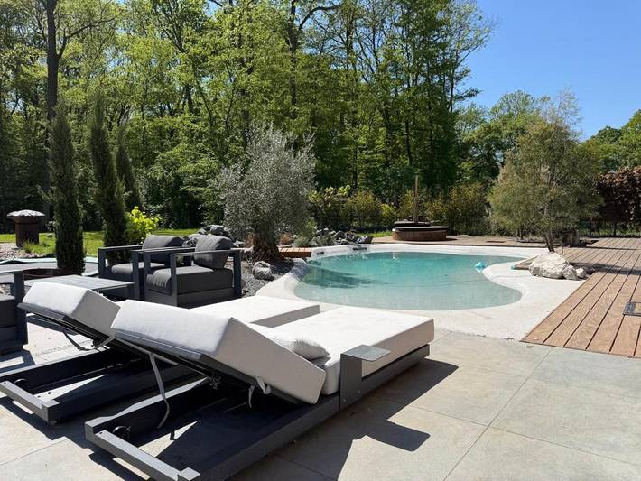 Location de vacances pour 8 personnes, avec Terrasse et Jardin ainsi que Piscine et Sauna à Mérignies