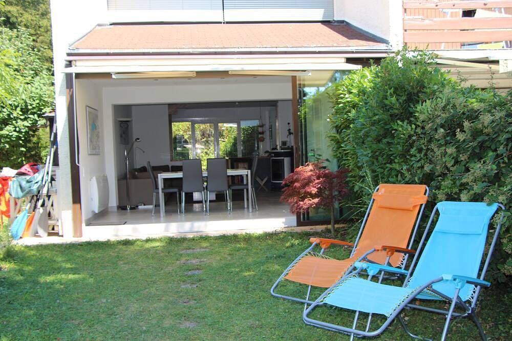 Port Ripaille: Your house right on the lake / the best of mountains and sea! in Thonon-les-Bains, Thonon-les-Bains region