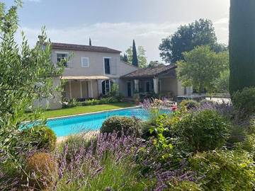 Maison d’hôte pour 2 personnes, avec jacuzzi et jardin ainsi que terrasse et piscine à Saint-Rémy-de-Provence