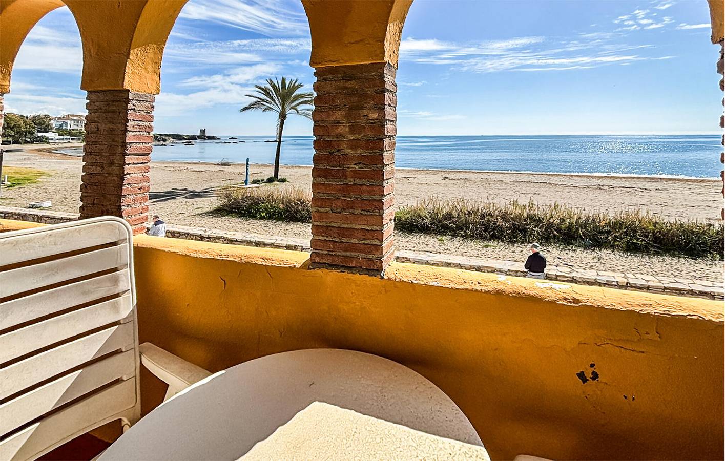 Appartement confortable de 200 m² avec piscine, terrasse et accès à la plage in Playa Ancha, Casares