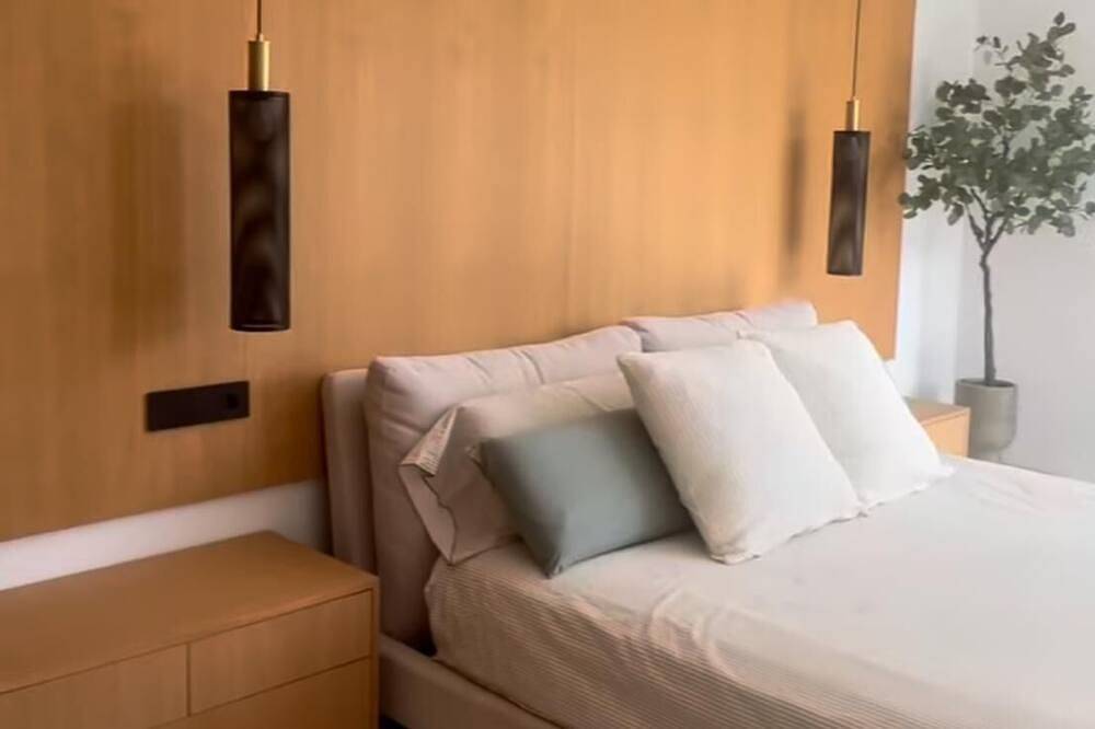 Ultra-Modern 5-Bed Luxury Chalet with Private Pool & Home Cinema 13 Min To Beach in San Juan de Alicante, Costa Blanca