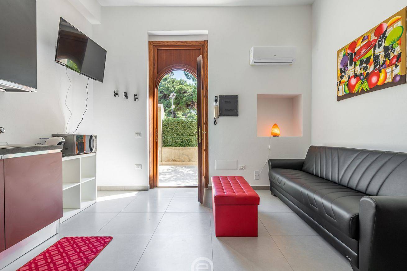 Ganze Wohnung, Ferienwohnung für 4 Personen mit Balkon/Terrasse in Bonaria, Cagliari