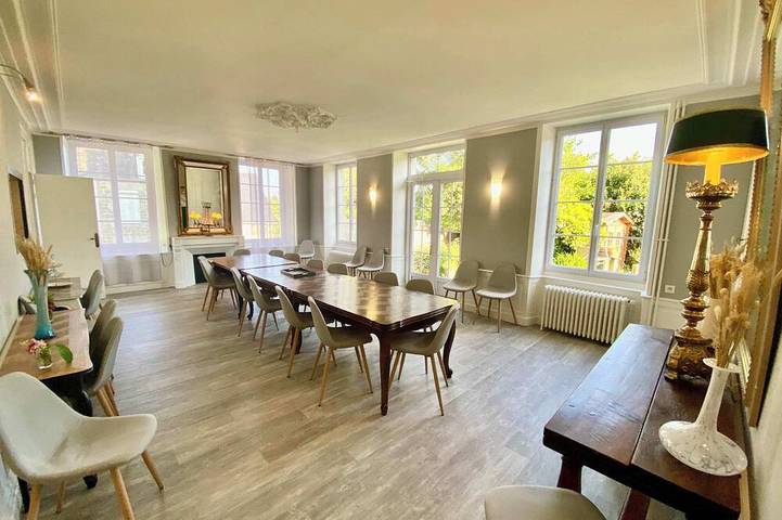 Gîte pour 30 personnes, avec jacuzzi et jardin à Tessy-sur-Vire