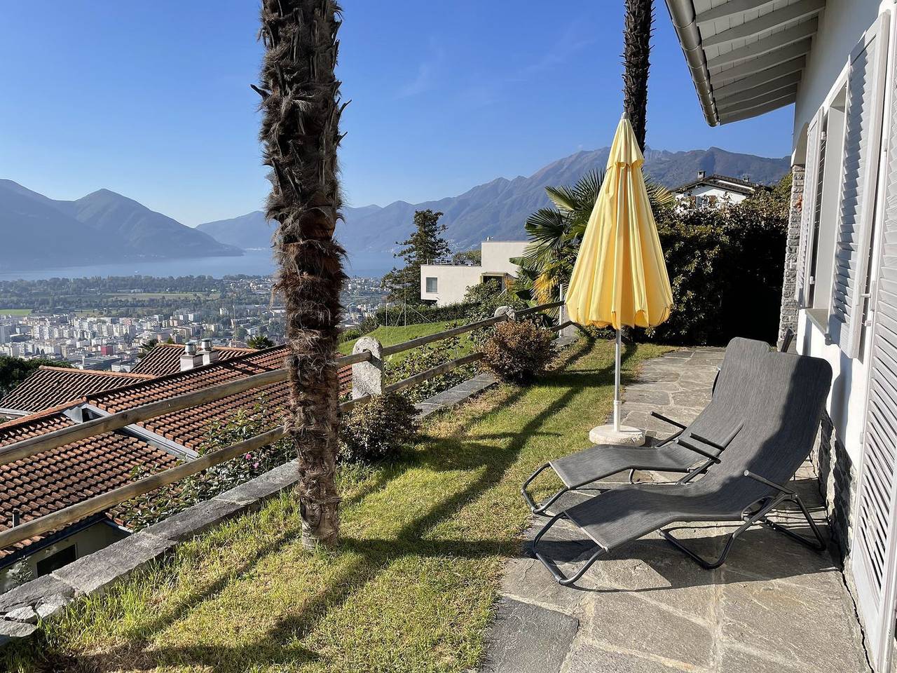 Ferienhaus mit traumhaftem Panoramablick - ein idyllischer Rückzugsort in Orselina, Tessiner Alpen