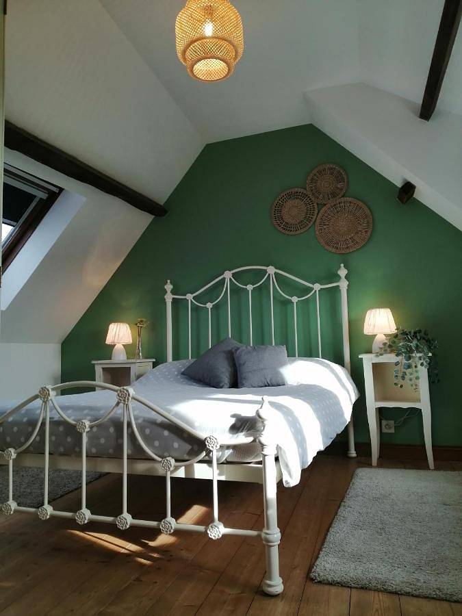 Location de vacances pour 2 personnes, avec Terrasse ainsi que Jardin et Vue à Donnay - 2