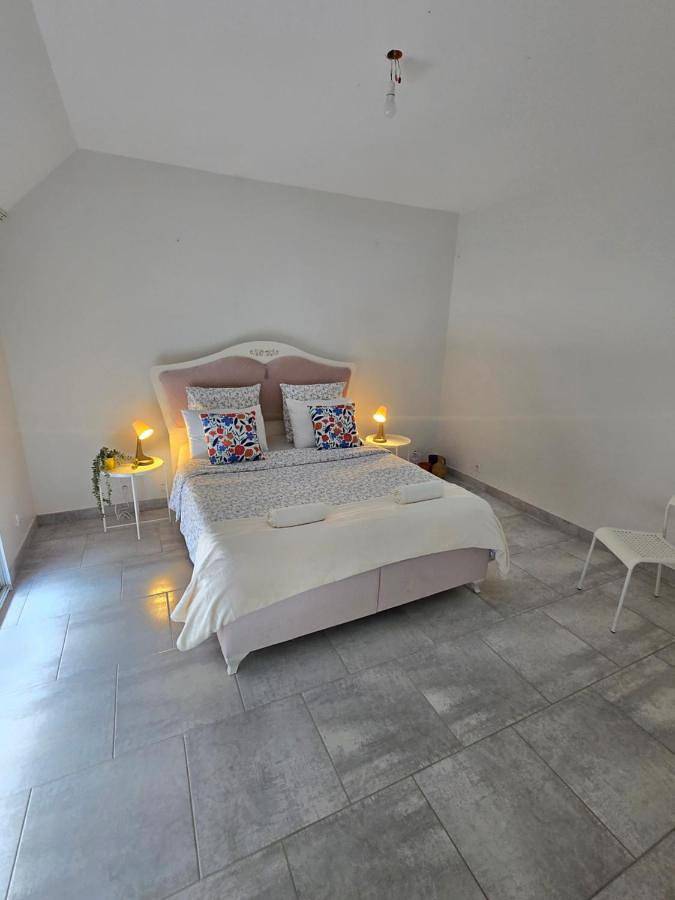 Location de vacances pour 9 personnes, avec vue ainsi que terrasse et jardin, animaux acceptés à Vendôme - 2