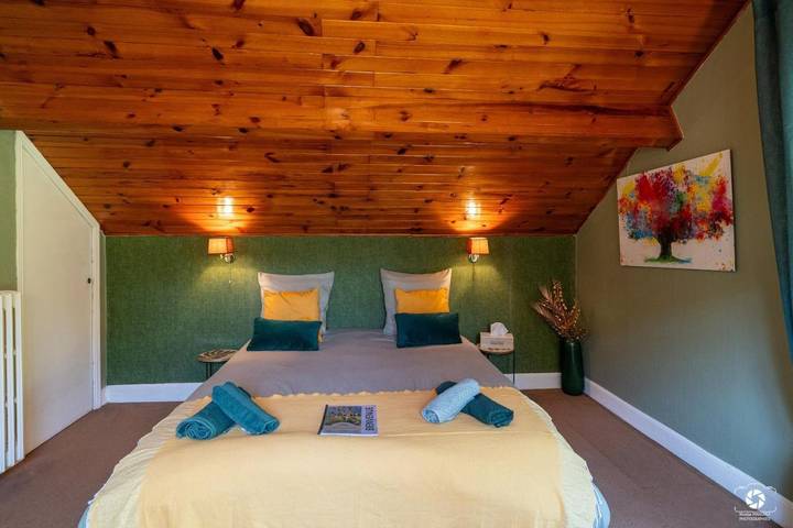 Chambre d’hôte pour 4 personnes, avec Jacuzzi et Terrasse ainsi que Jardin et Piscine