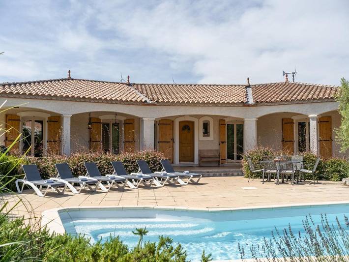 Location de vacances pour 6 personnes, avec terrasse ainsi que piscine et jardin à Pouzols-Minervois - 3