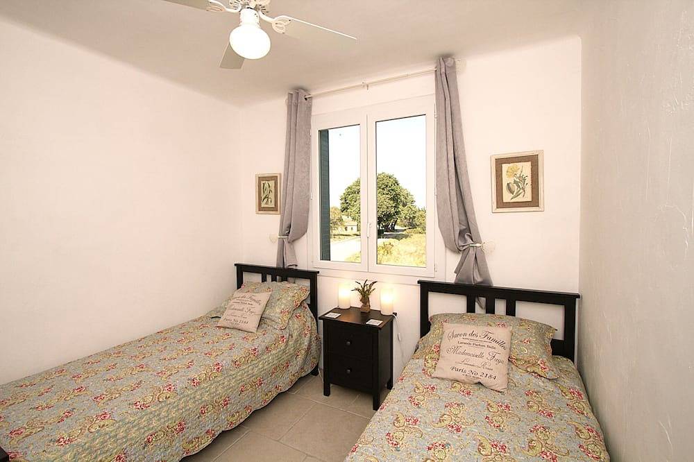 Apartamento entero, Precioso apartamento en Maubec con piscina privada climatizada, Wifi y televisión del Reino Unido in Maubec, Parque natural regional del Luberon