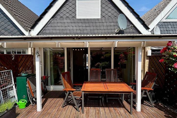 Ferienhaus für 4 Personen, mit Terrasse und Garten sowie Pool in Horumersiel