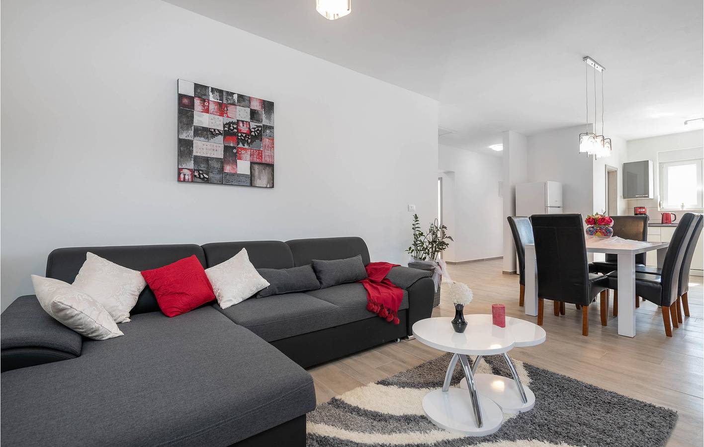 Geräumige 2-Zimmer-Wohnung mit Pool, WLAN, Parkplatz und Waschmaschine in Pula-Medulin, Pula