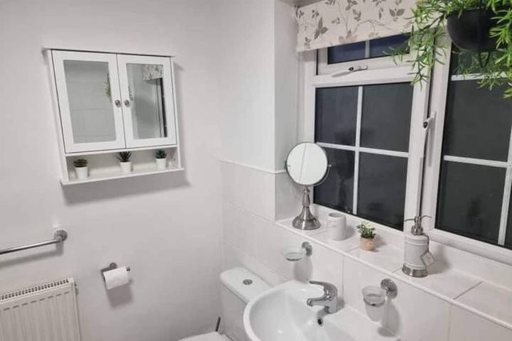 Poole, Holes Bay Harbour Nature Reserve - 'Right' next to the water :-) Sleeps 3 in Poole, Poole Harbour