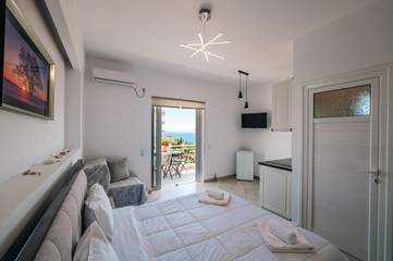 Gîte pour 2 personnes, avec vue et jardin, adapté aux familles à Saranda