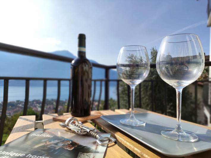 Gîte pour 8 personnes, avec balcon et vue sur le lac à Vercana