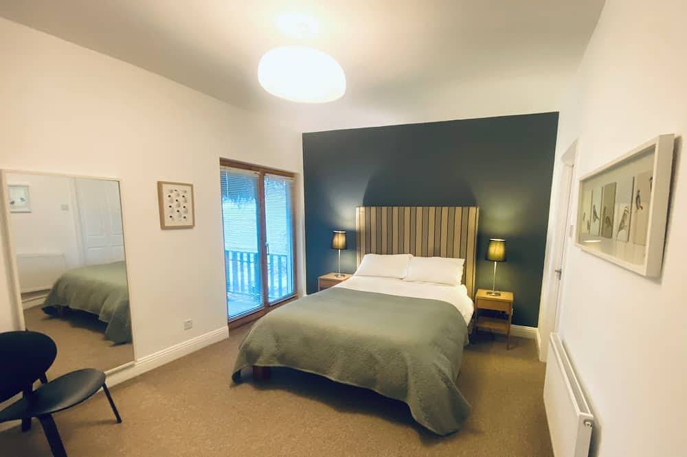 Beeindruckendes, modernes Ferienhaus in einem Dorf am See in Nenagh, Lough Derg