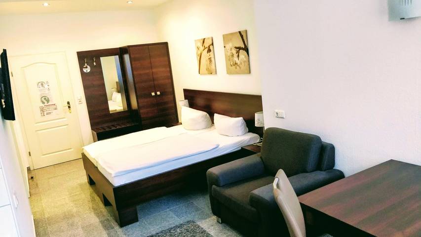 Boardinghouse Stadtvilla Budget - Einbett-Studio mit Küchenzeile und WLAN in Schweinfurt, Fränkisches Weinland