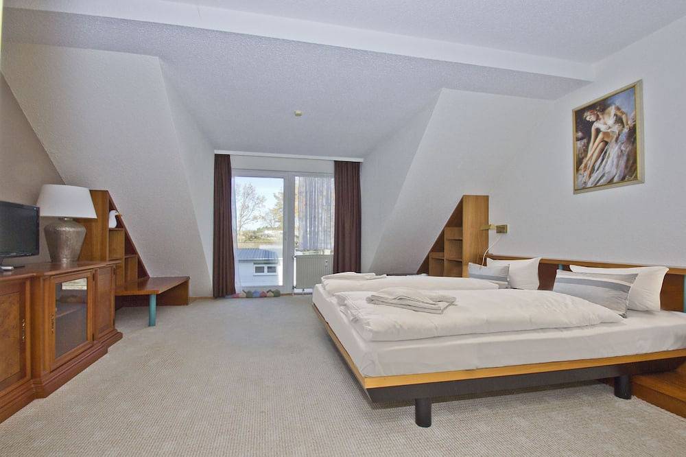 Ganze Wohnung, Nur 100 m zum Strand, Fewo mit Balkon und Terrasse - App. Eldena Fewo 19 in Lobbe, Mönchgut