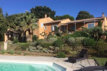 Gîte pour 4 personnes, avec terrasse et jardin à Montaren-et-Saint-Médiers