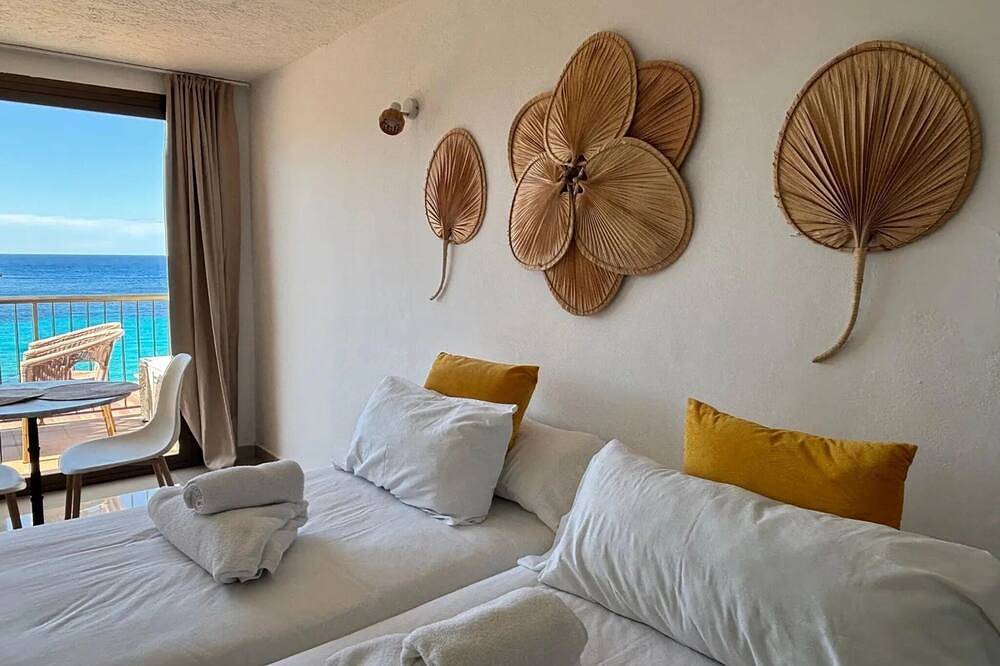 Apartamento en hotel 'Apartamento Doble' con piscina compartida in S'Arenal Petit, San Juan Bautista