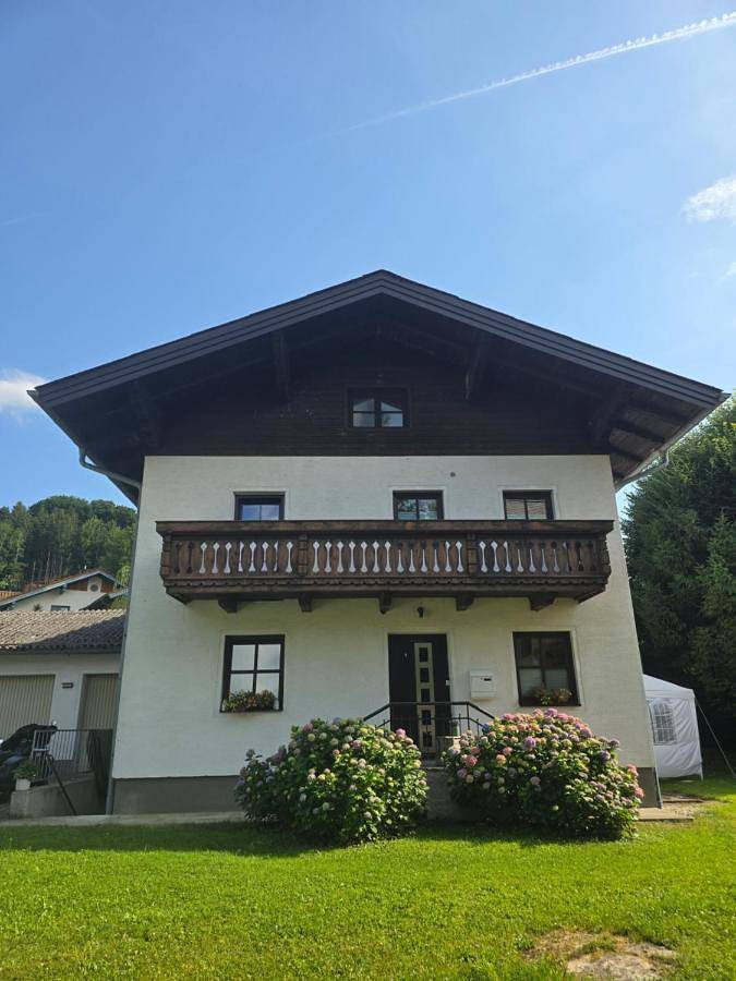 Ganze Wohnung, Apartment with Terrace in Gemeinde Mattsee, Bezirk Salzburg-Umgebung