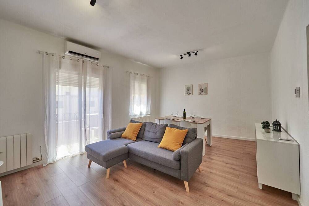 Apartamento entero, Lleida centro | Acogedor junto al Ave in Lleida, Costers del Segre