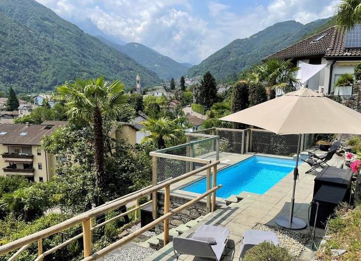 Ferienhaus für 4 Personen, mit Terrasse und Garten sowie Pool und Ausblick in Bosco/Gurin