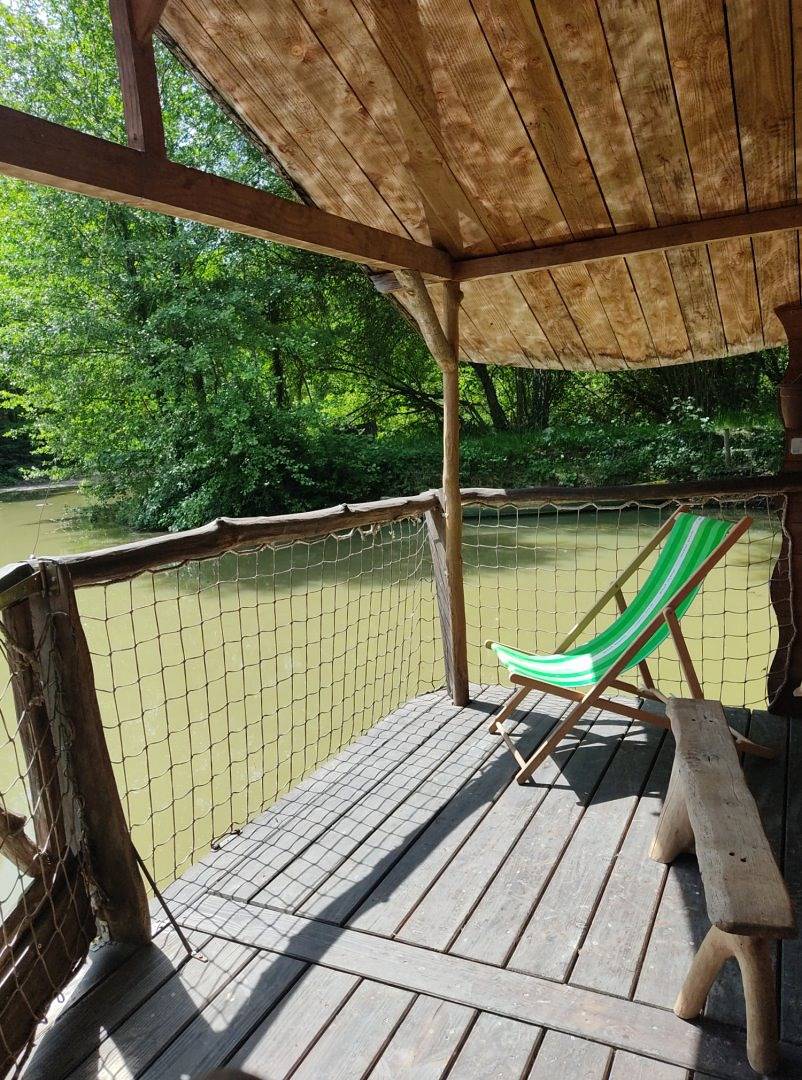 La parenthèse Cabane flottante dans 7 hectares de nature in Cré-sur-Loir, Vallée de la Loire