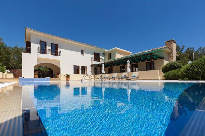 Villa for 10 people, with garden and view as well as terrace in Aphrodite Hills