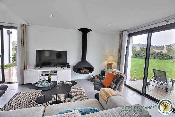 Gîte pour 6 personnes, avec jardin et vue, animaux acceptés à Trégastel - 4