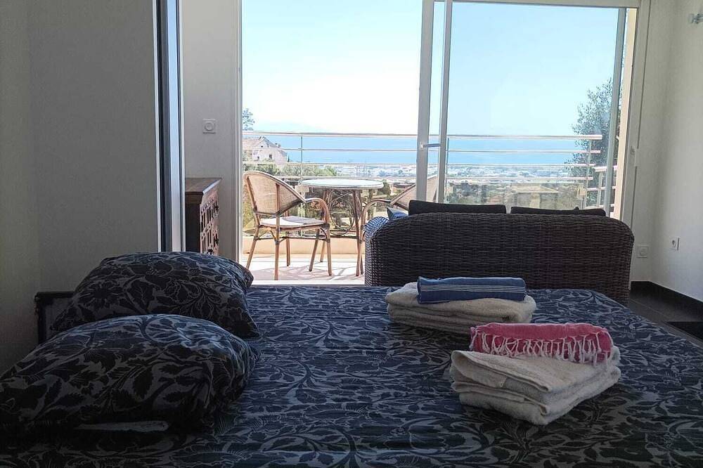 Appartamento intero, Modern studio with magnificent sea view in a quiet, leafy setting in Furiani, Capo Corso