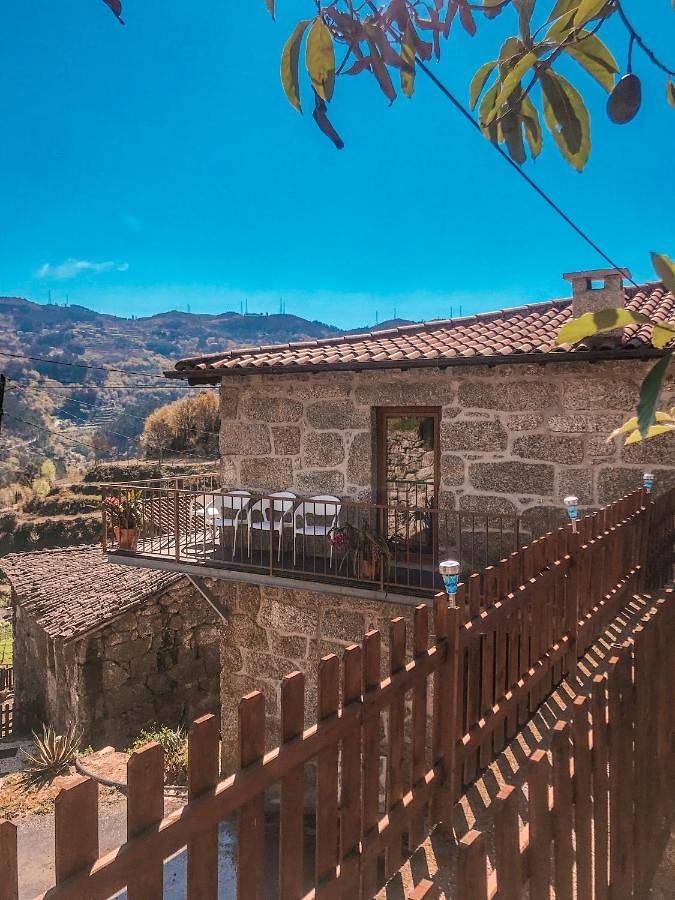 Location de vacances pour 8 personnes, avec vue sur le lac ainsi que jardin et vue, adapté aux familles dans Rio Caldo