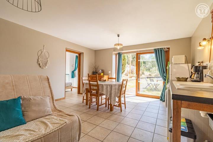 Gîte pour 3 personnes, avec terrasse ainsi que jardin et jacuzzi à Saint-Genix-sur-Guiers - 4