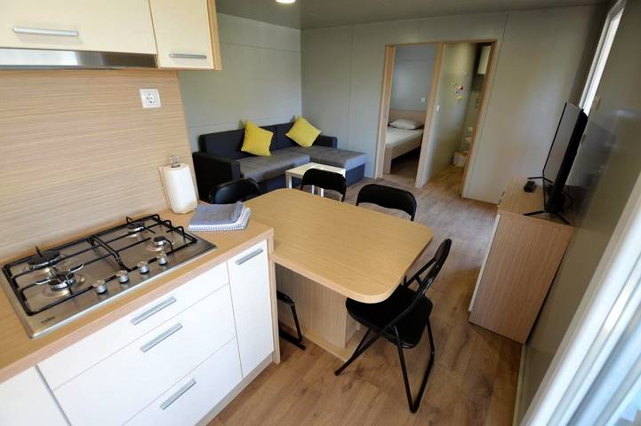 Camping pour 5 personnes, avec jardin ainsi que terrasse et vue à Tisno - 4