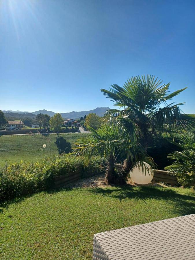 Gîte pour 2 personnes, avec jardin ainsi que piscine et vue à Souraïde - 3