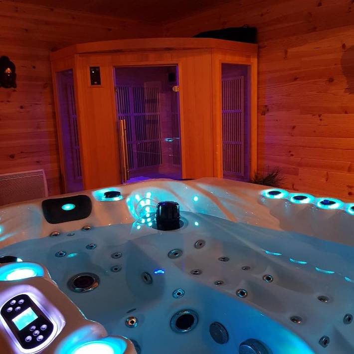 Location de vacances pour 2 personnes, avec Jacuzzi et Terrasse ainsi que Jardin et Sauna à Prades-d'Aubrac