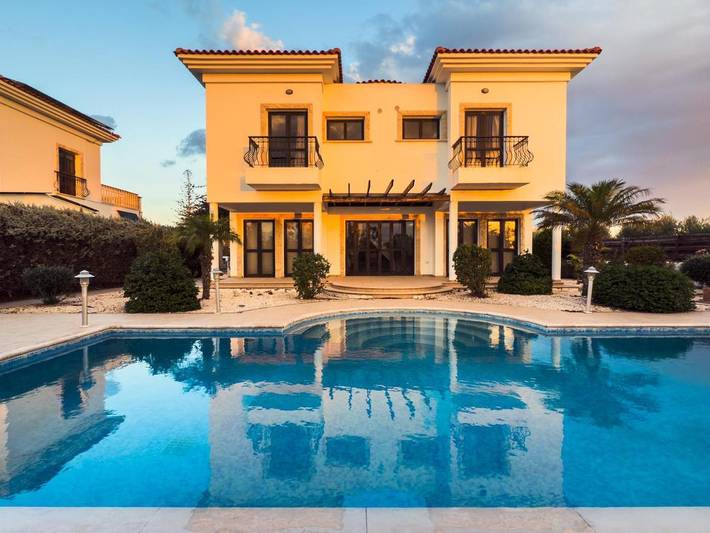 Villa for 5 people, with pool and garden as well as view, with pets in Larnaca District