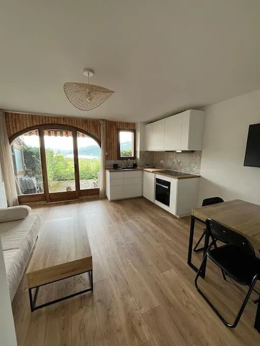 Apartamento de vacaciones para 4 personas, con terraza además de vistas al lago y vistas - 1