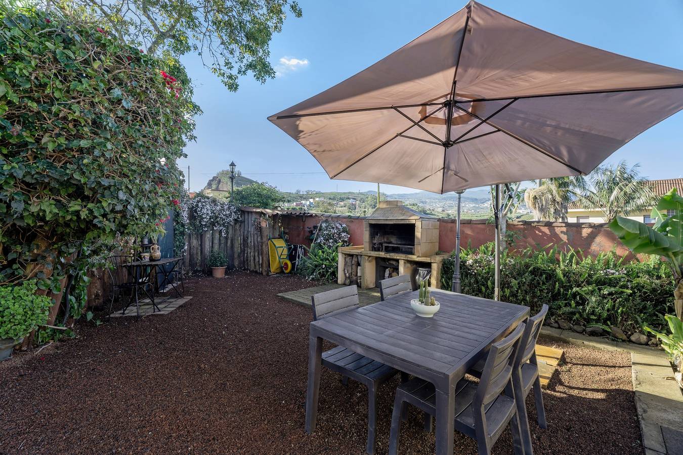 Casa de vacaciones 'Casa Palmera - Private Paradise' con vistas al mar, terraza y Wi-Fi in La Caridad, Tacoronte