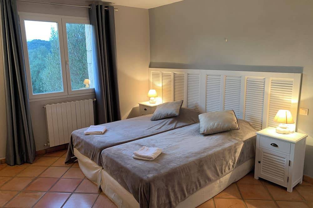 Chambre d'hôtes Figari: Suite familiale de deux chambres ( 2 à 4 personnes ) in Figari, Arrondissement de Sartène